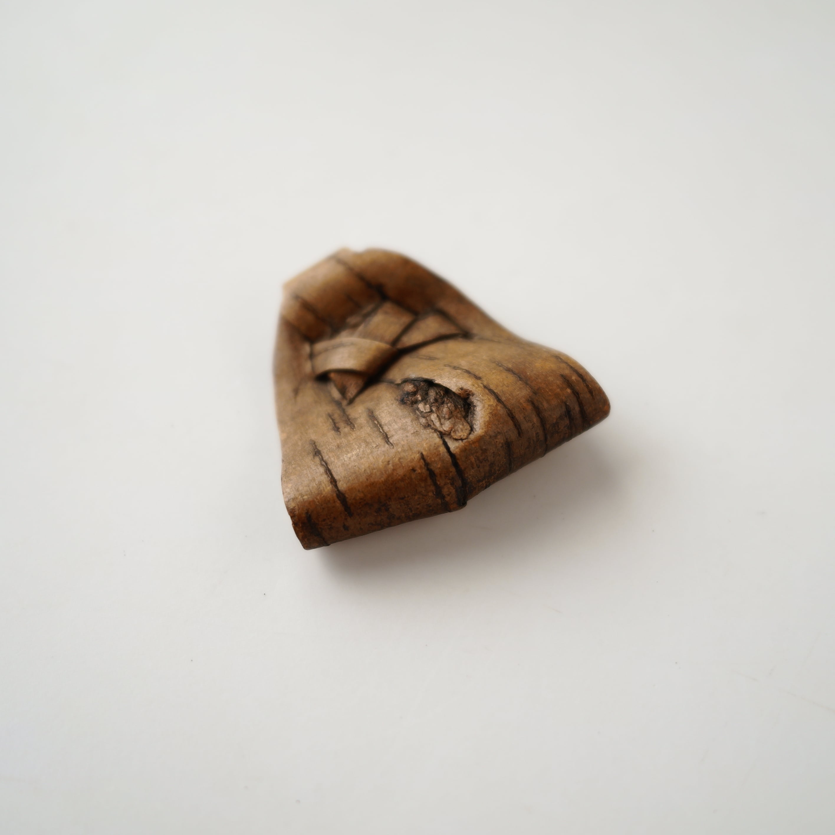 Birch Bark Fishing Net Weight | troldhaugen antiques ｜ 北欧