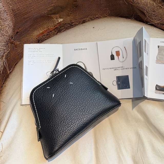 Maison Margiela【メゾン マルジェラ 】5AC BEAUTY POUCH (SB1WF0007 BLACK ) .