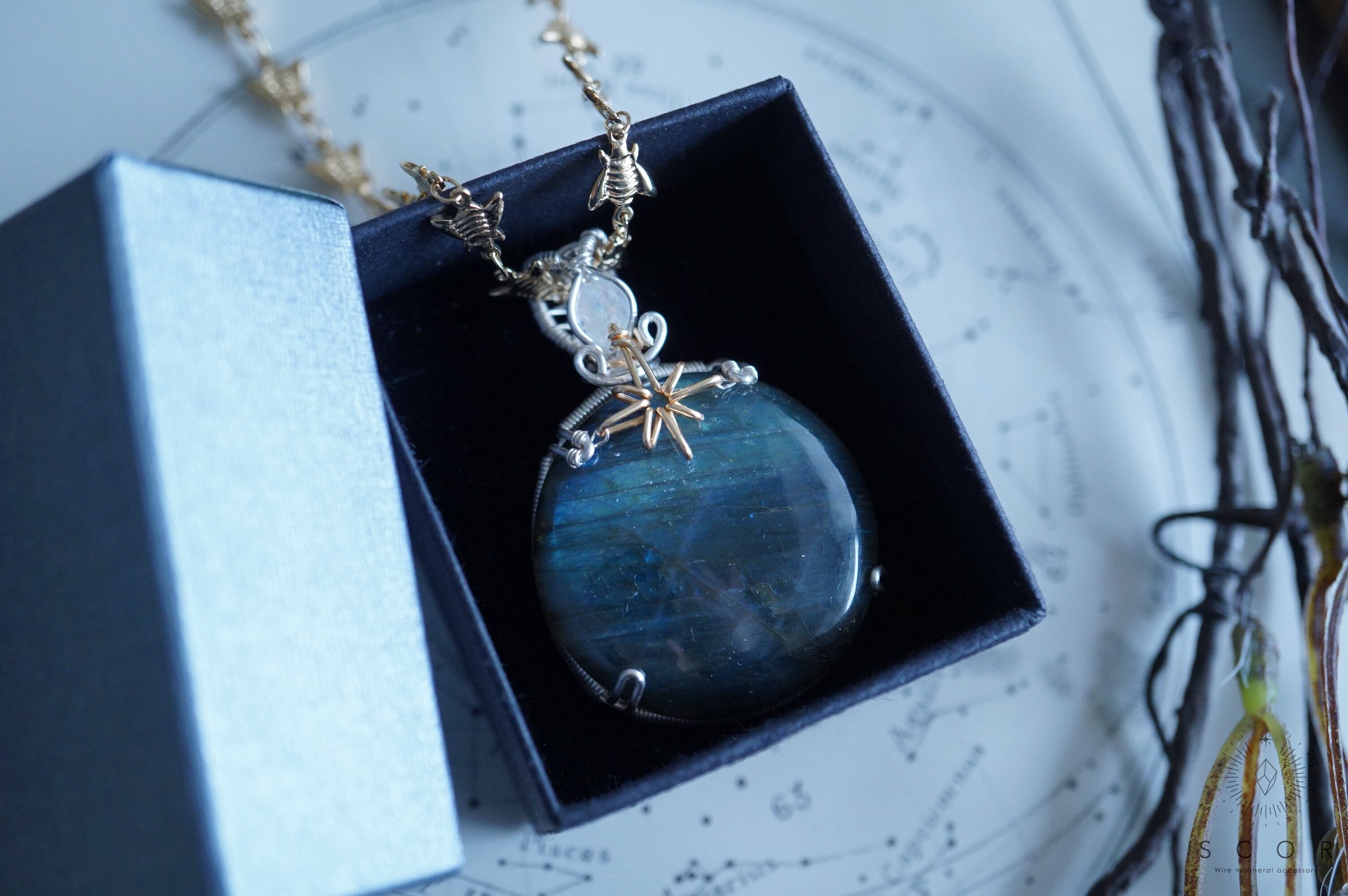 ②ラブラドライト　月　星 動画あり】Ray of light - 夜海星 (pt521-rr-sg)（ラブラドライト