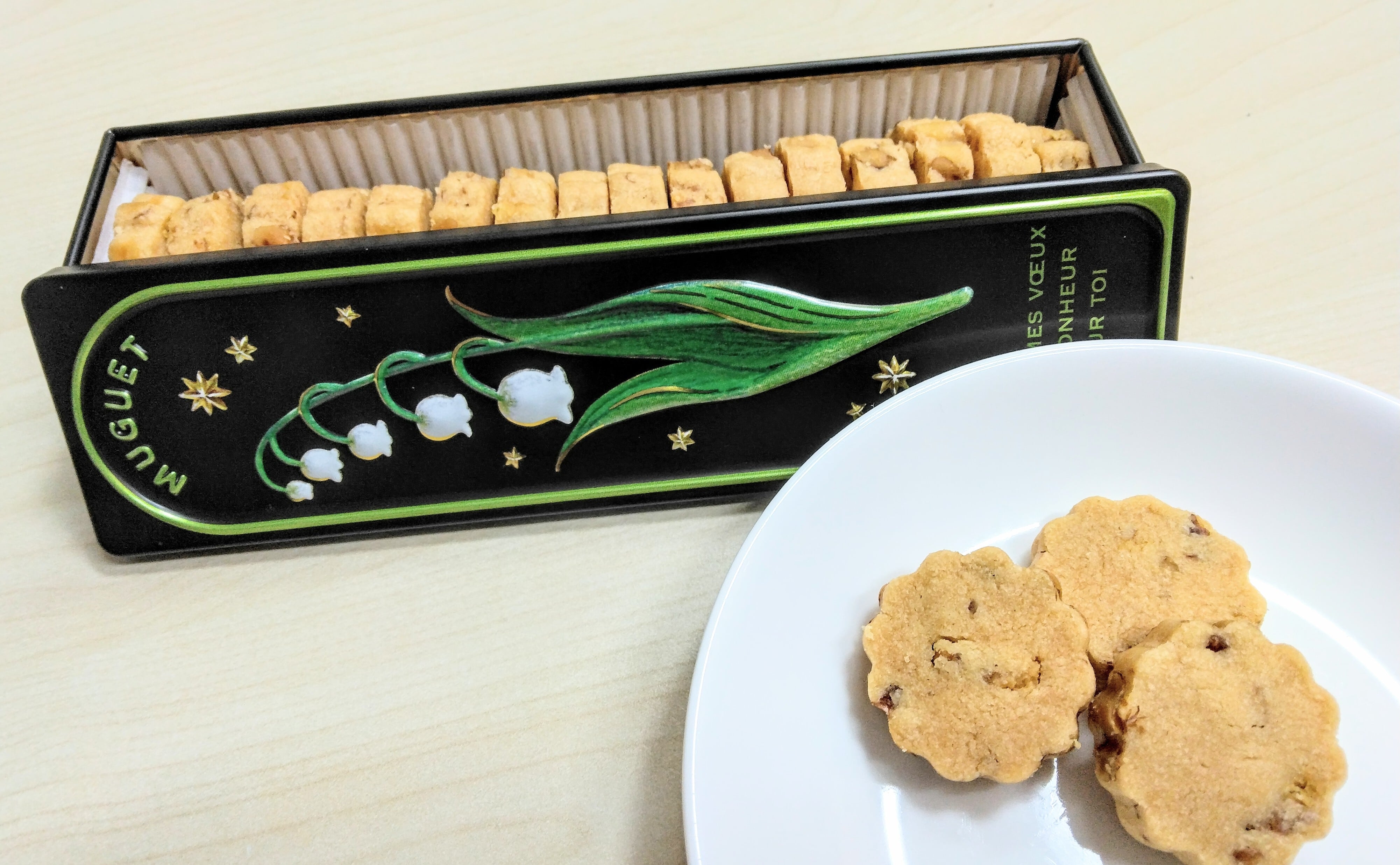 ☆カルピスバターを使用したショートブレッド缶 くるみ（お菓子の
