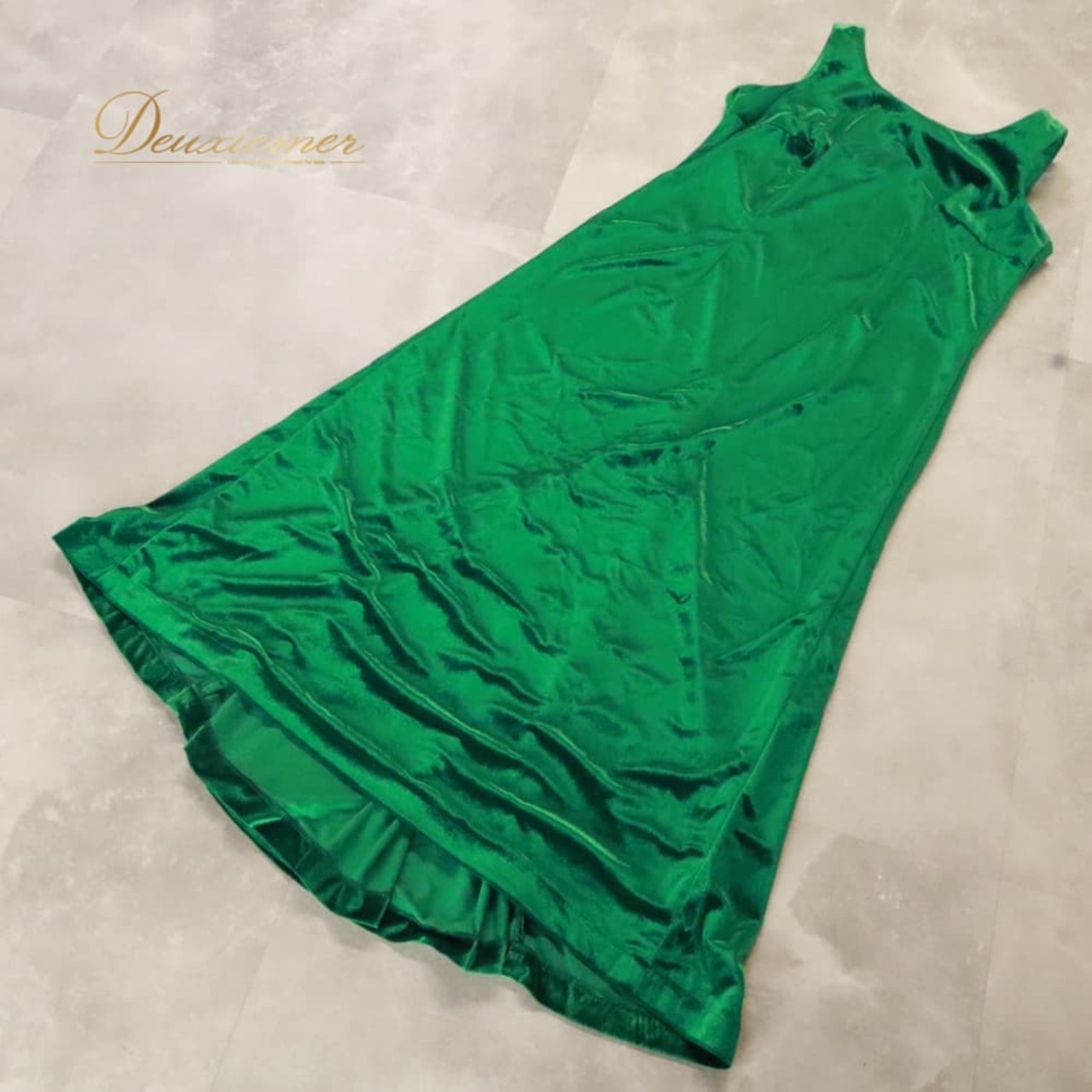 フラダンス 衣装 FANCY DRESS ファンシードレス ワンピース ドレス グリーン系 緑 ベロア生地 無地 ノースリーブ ハワイアン アロハ フラ ダンス レッスン 練習 ハワイアンダンス 光沢感 高級感 華やか 鮮やか かわいい おしゃれ 上品 大人っぽい 練習着 レッスンウェア ダンス衣装