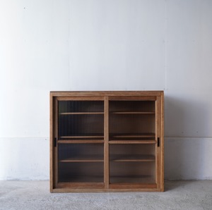 モールガラスのキャビネット