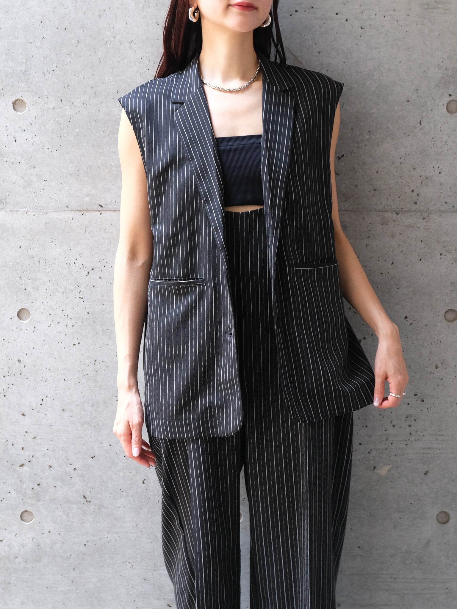 HERRINGBONE STRIPED SLEEVELESS JACKET（ﾍﾘﾝﾎﾞｰﾝｽﾄﾗｲﾌﾟｽﾘｰﾌﾞﾚｽｼﾞｬｹｯﾄ
