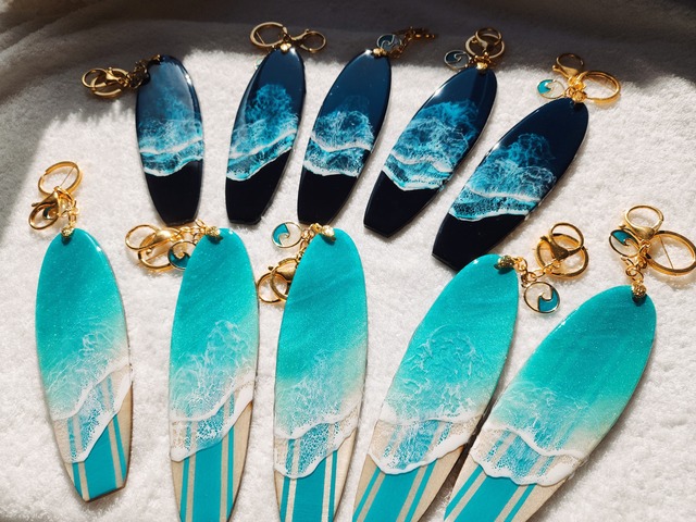 366.オーシャンレジンアート サーフボード型チャーム