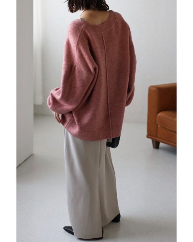 ディープVネックニット