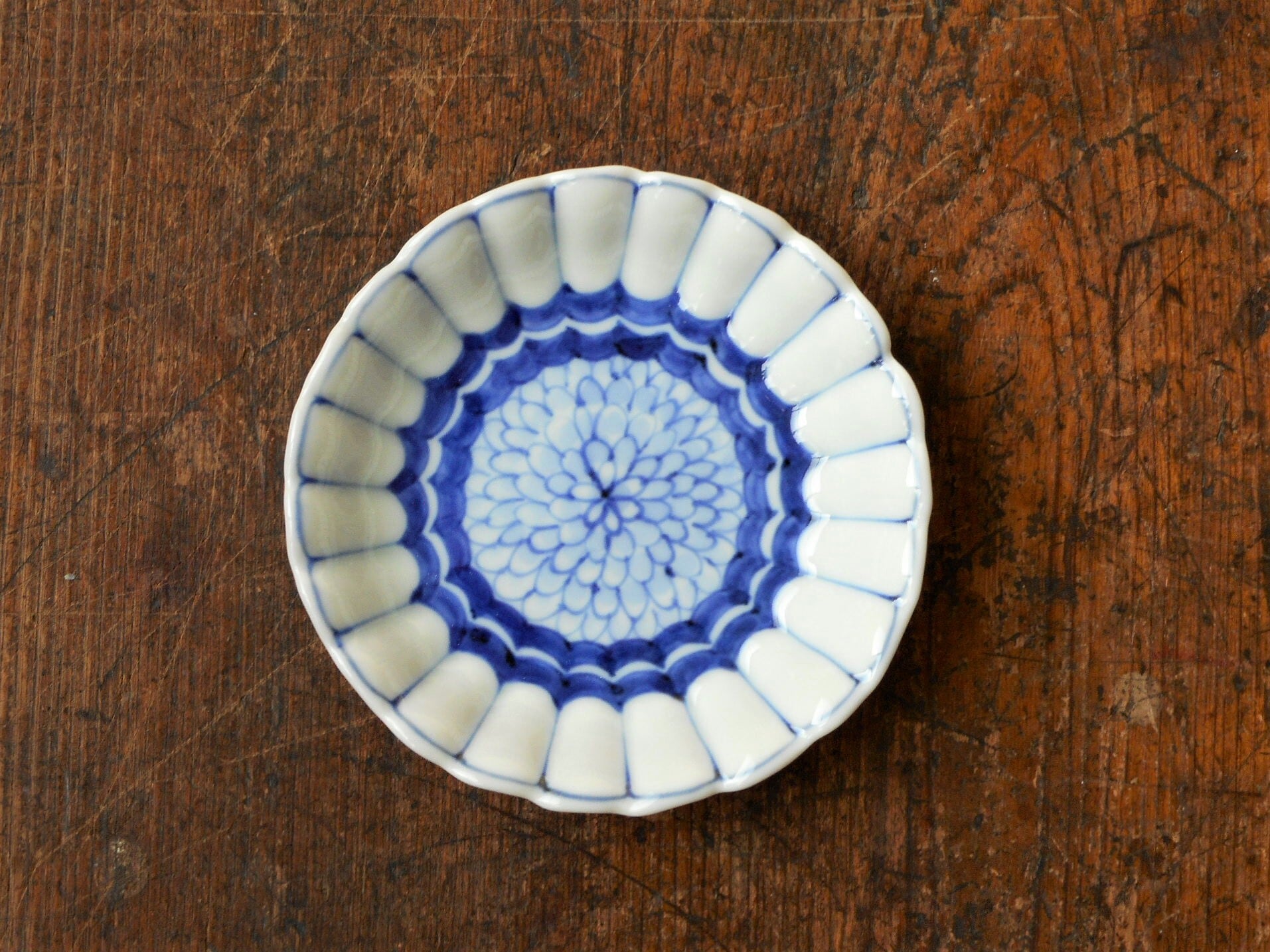 菊紋丸菊花型手塩皿【有田焼】 | 有田焼や心器