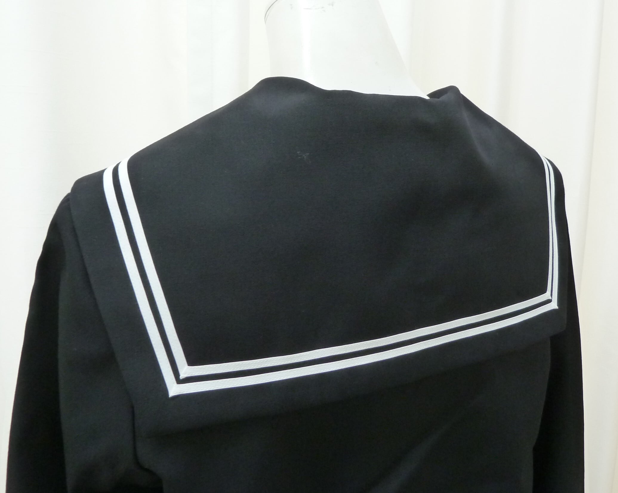 旧タイプ 黒色セーラー服（上着のみ） 白色無地衿カバー付き | 勇吉屋