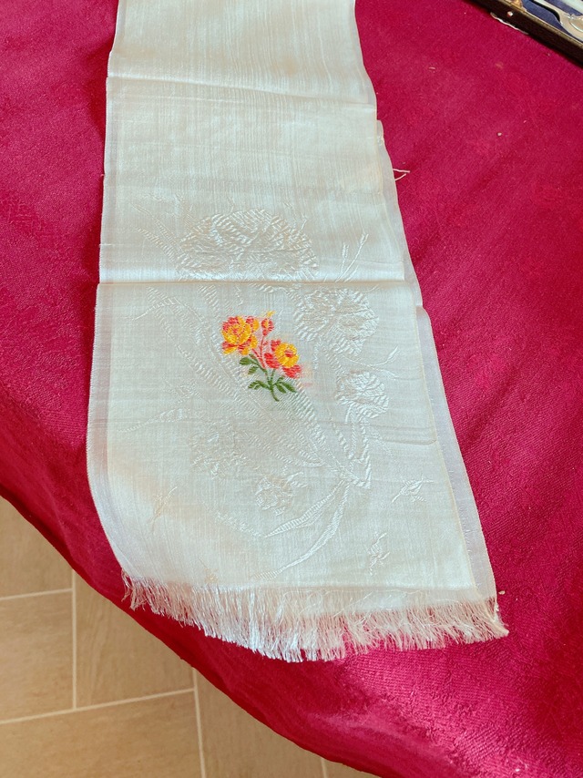 イギリス　シルク薔薇刺繡のスカーフ