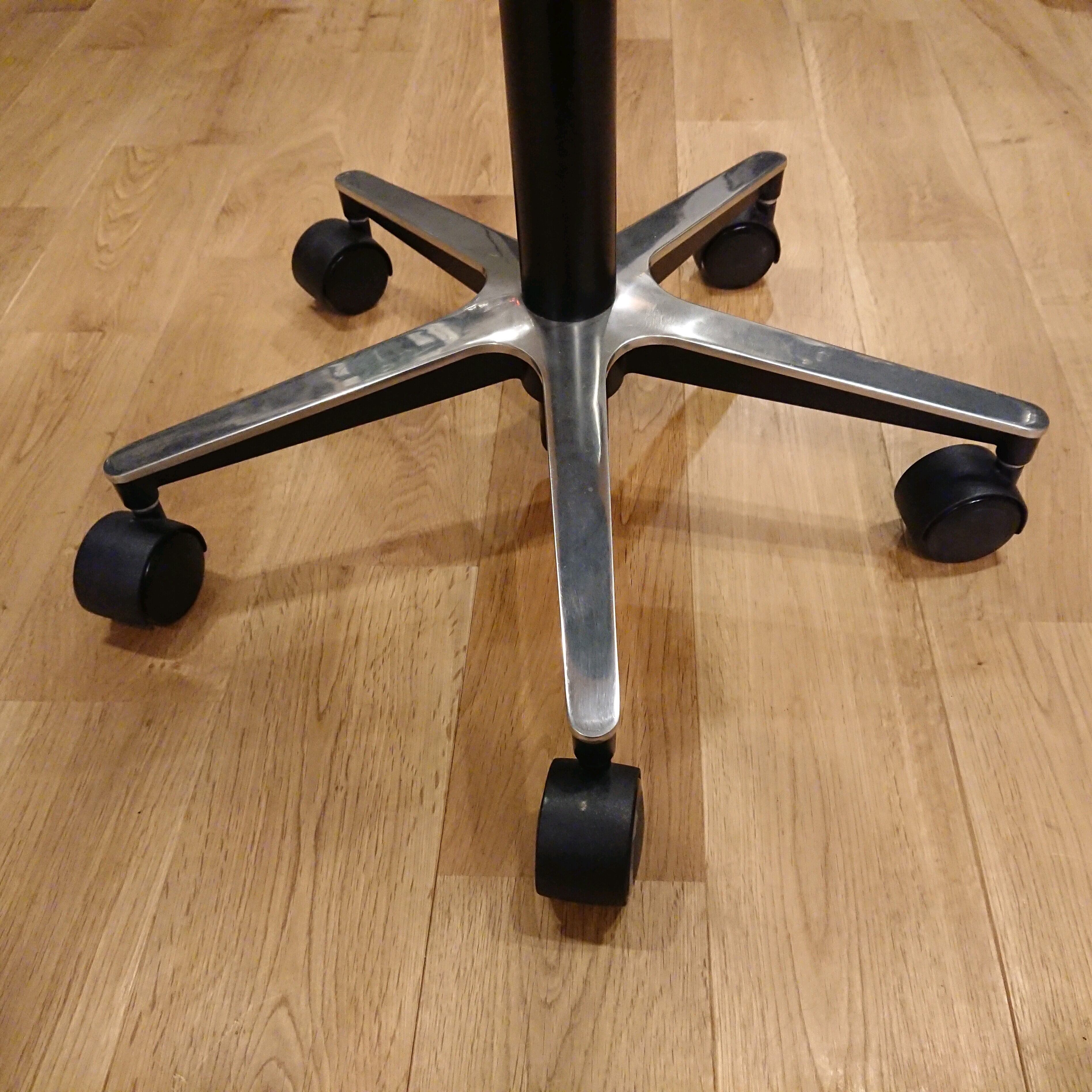 北欧フィンランド ILOA＋ イロアプラス チェア/スツール 昇降付