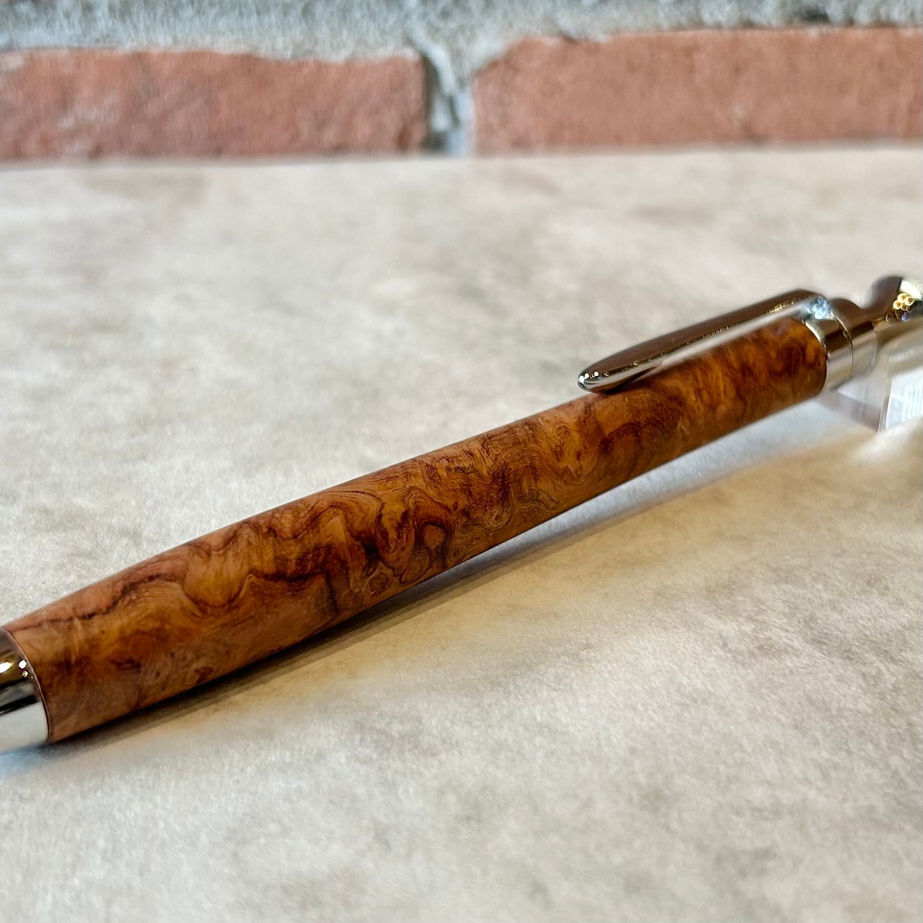 こぶた工房【ローズウッド瘤 特上杢②】 ボールペン換装可 | ペンネ