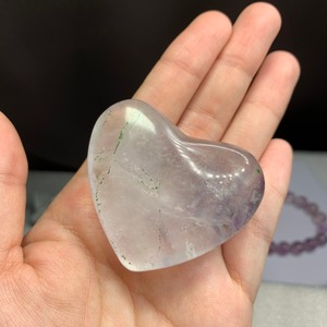 72 珍しい✩カラーレスハートフローライト