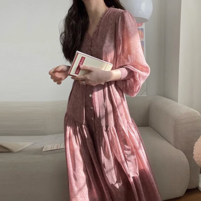 ワンピース レディース シャツワンピース ロング ロング丈 長袖 フリル Vネック シフォン かわいい 大人可愛い きれいめ カジュアル エレガント 清楚 フェミニン おしゃれ お洒落 綺麗 お嬢様 ナチュラル こなれ感 ラブリー キュート ガーリー ロマンチック 抜け感 送料無料 存在感 花柄 小花柄 フラワー 学生 通学 デート お出かけ 女子会 フリーサイズ ピンク ベージュ ネイビー 春 10代 20代 韓国 韓国系 着回し モテ トレンド 流行 インスタ映え