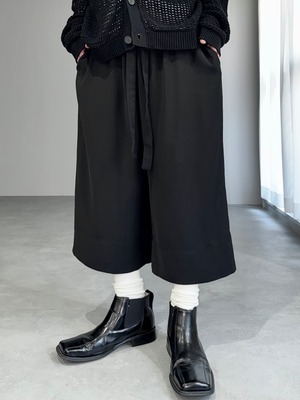easy wide slacks half pants / black
