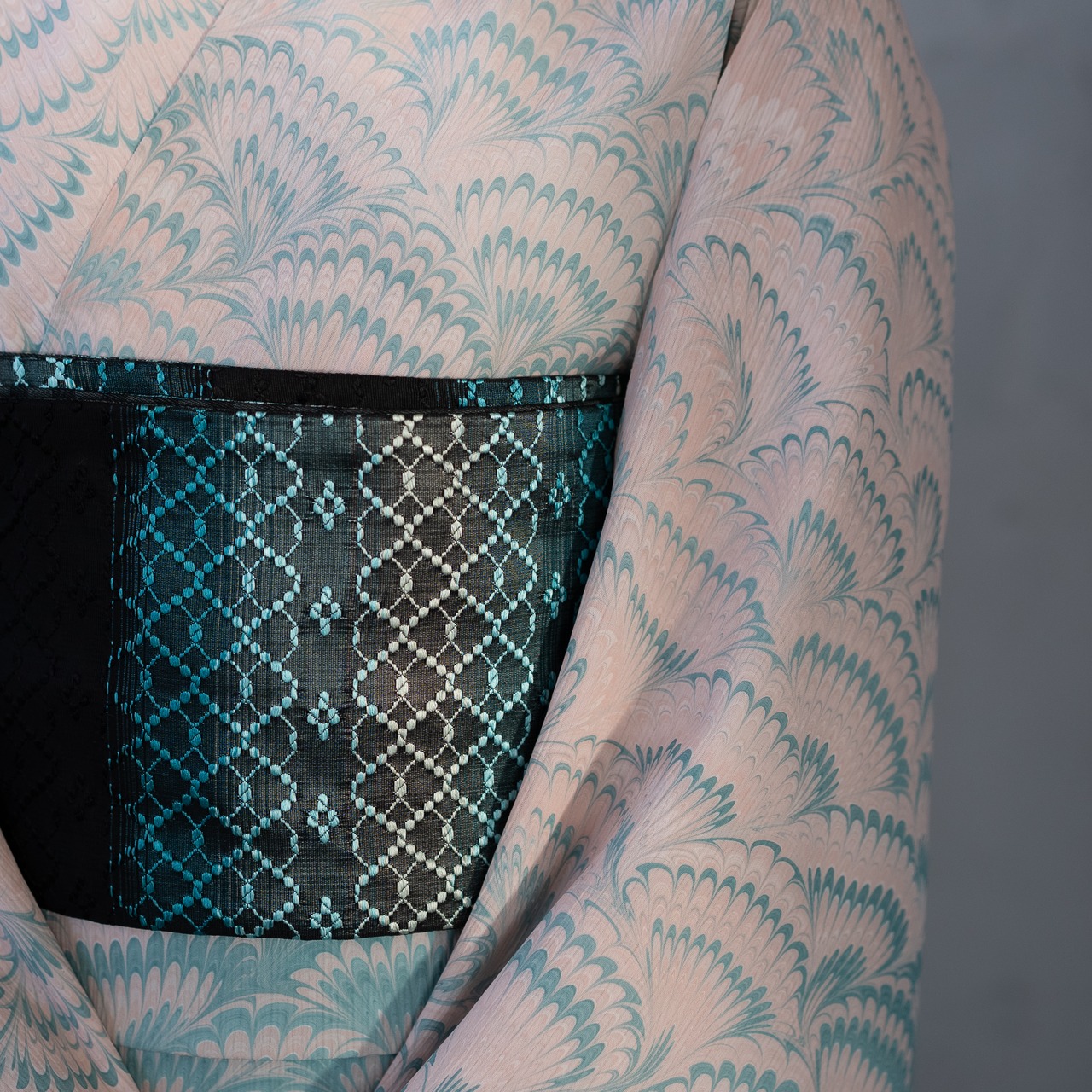 「白鳥のダンス　花火柄」〜セオアルファ楊柳〜セオアルファ〜浴衣・夏着物・単衣