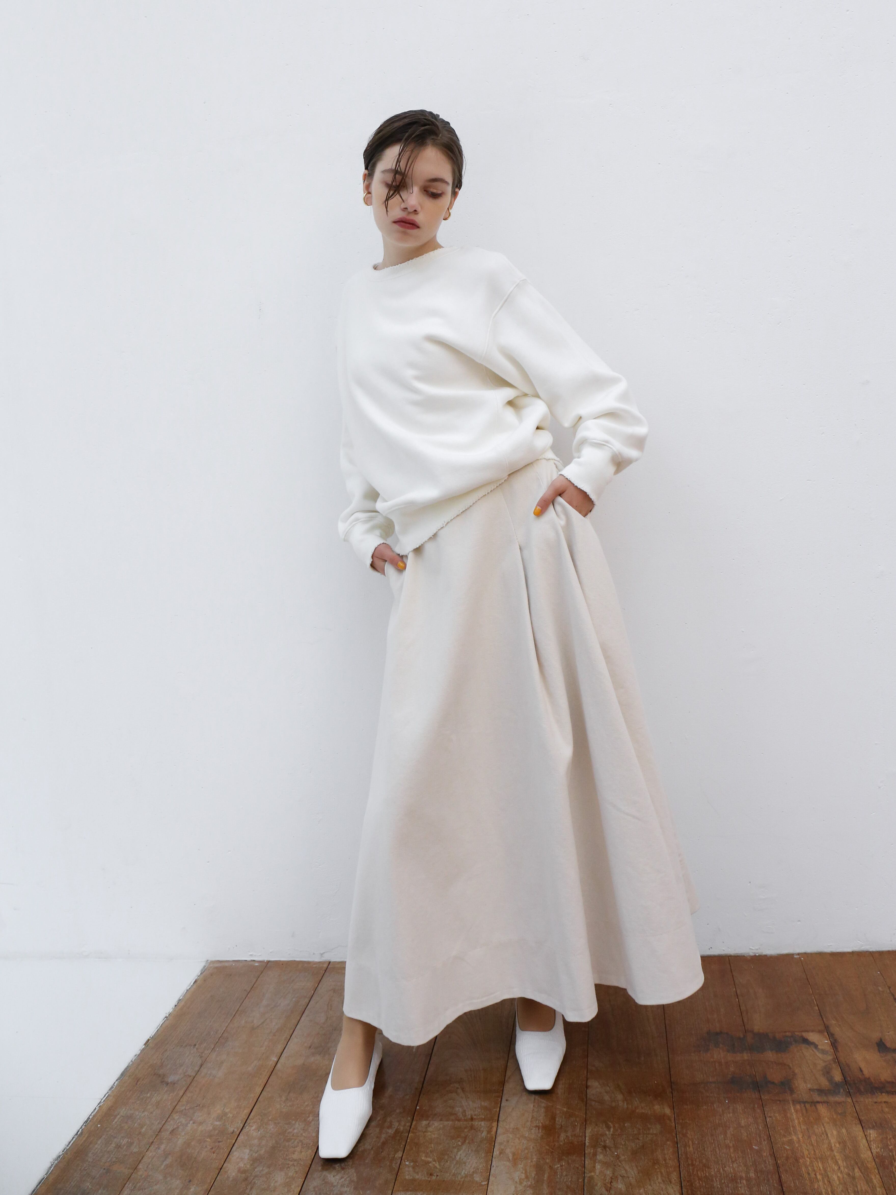 asymmetry tuck denim skirt（ivory）
