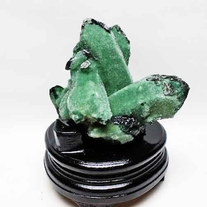 1Kg 緑水晶 クラスター  182-69