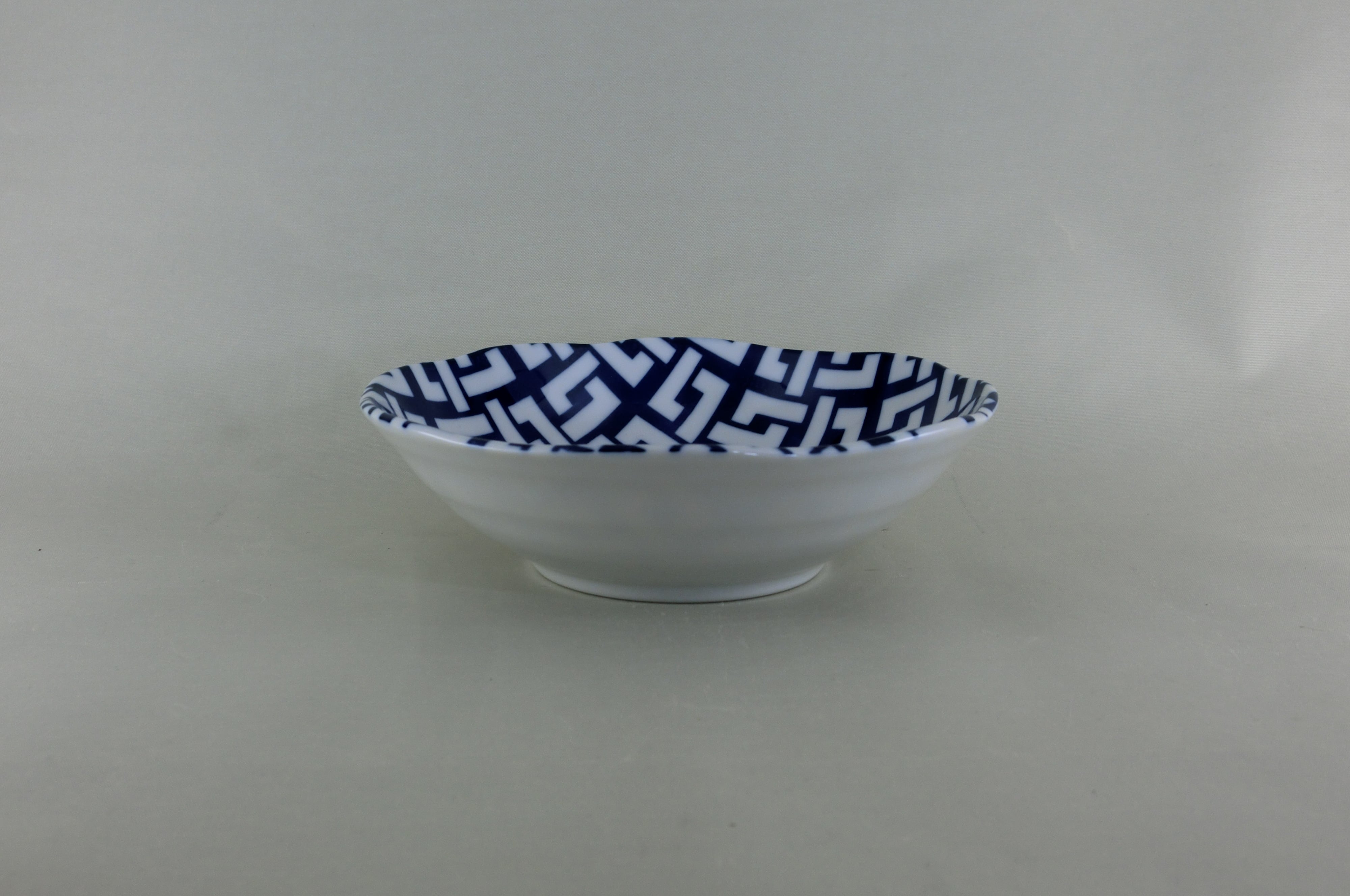 藍小紋伝統柄シリーズ　中鉢（釘抜き）