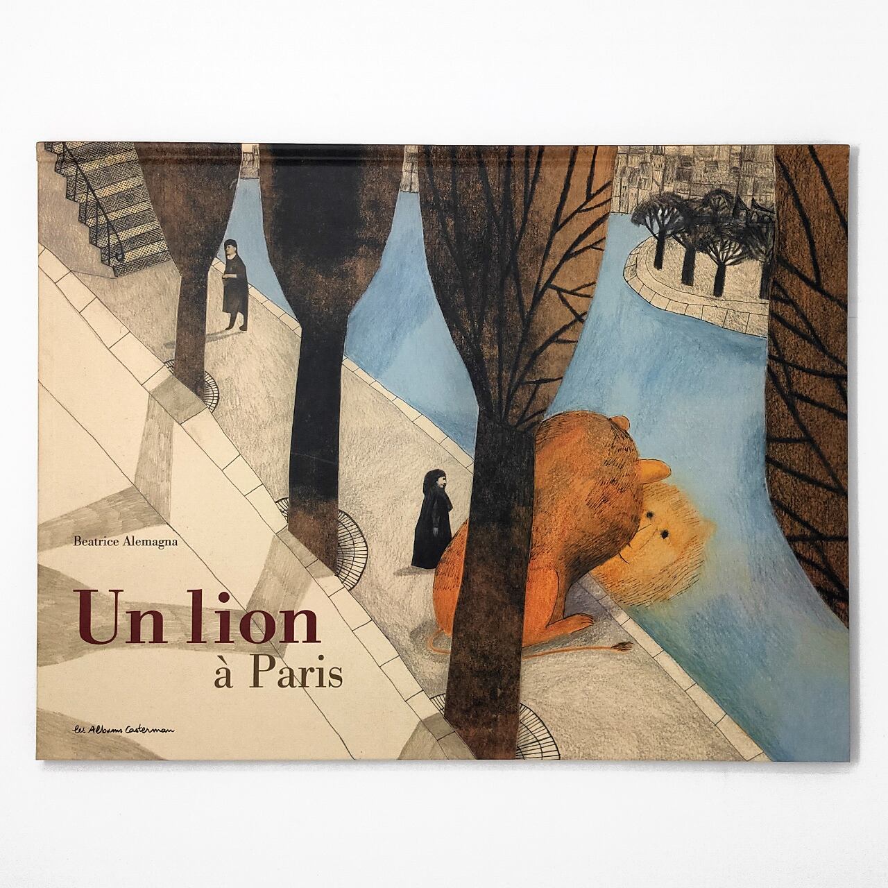 フランス語絵本「Un lion à Paris（パリのライオン）」イラストレーターBéatrice Alemagna
