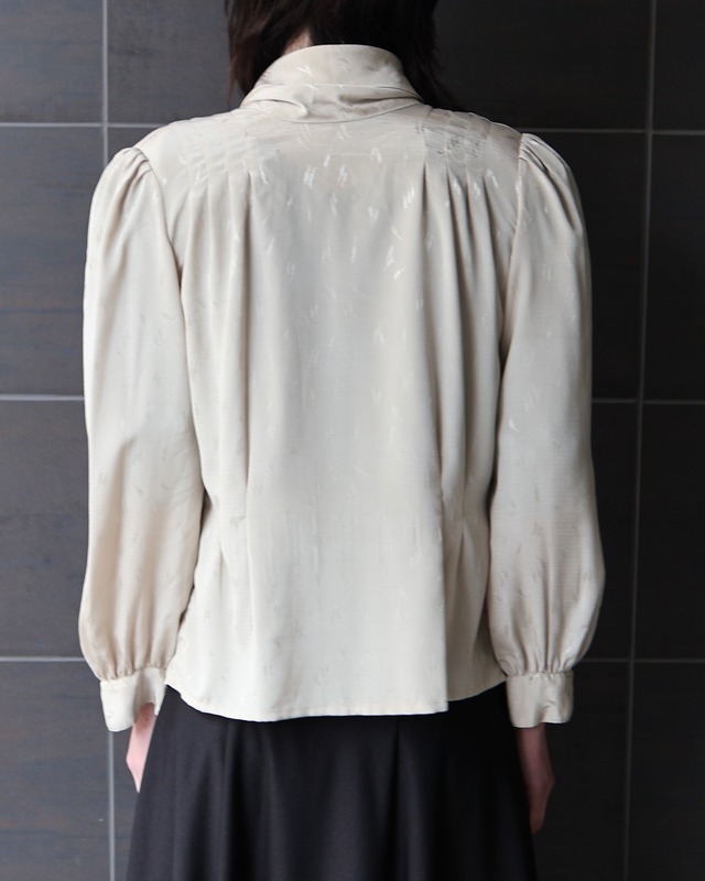 Long collar polo shirt