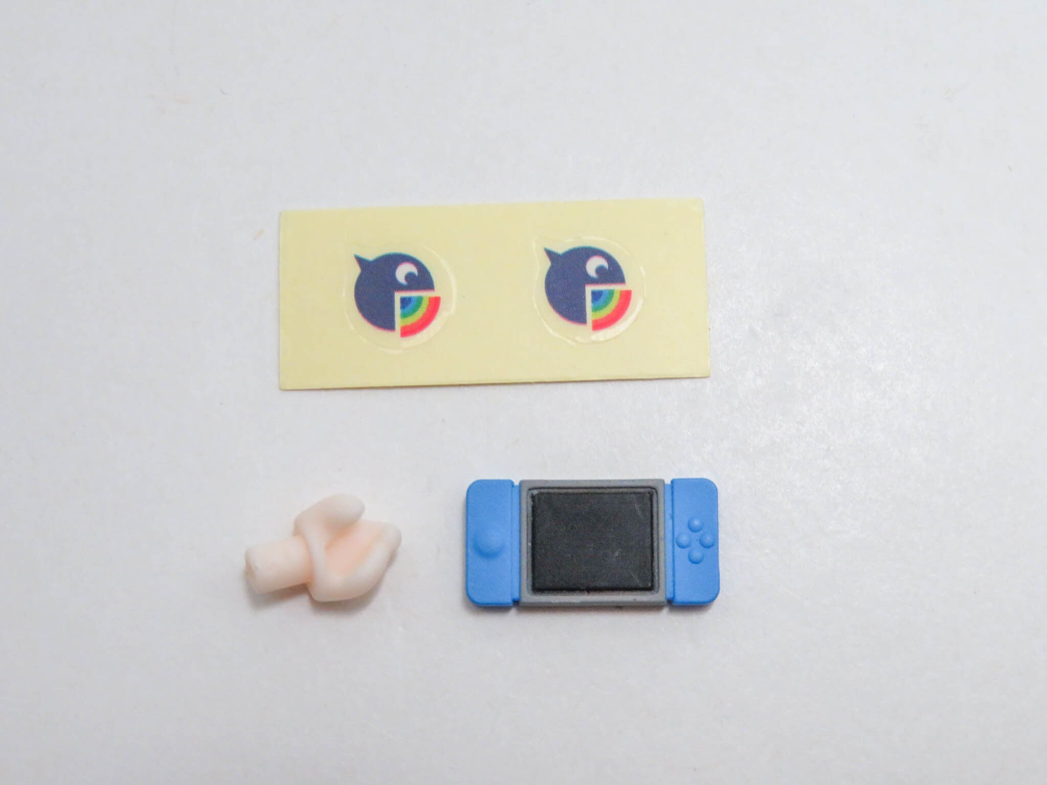 【2867】 椎名唯華 小物パーツ ゲーム機 ねんどろいど ※シール使用済みの場合あり