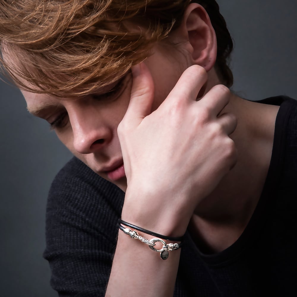 映画「V. MARIA」衣装協力商品】クラシカルフックダブルレザーブレス