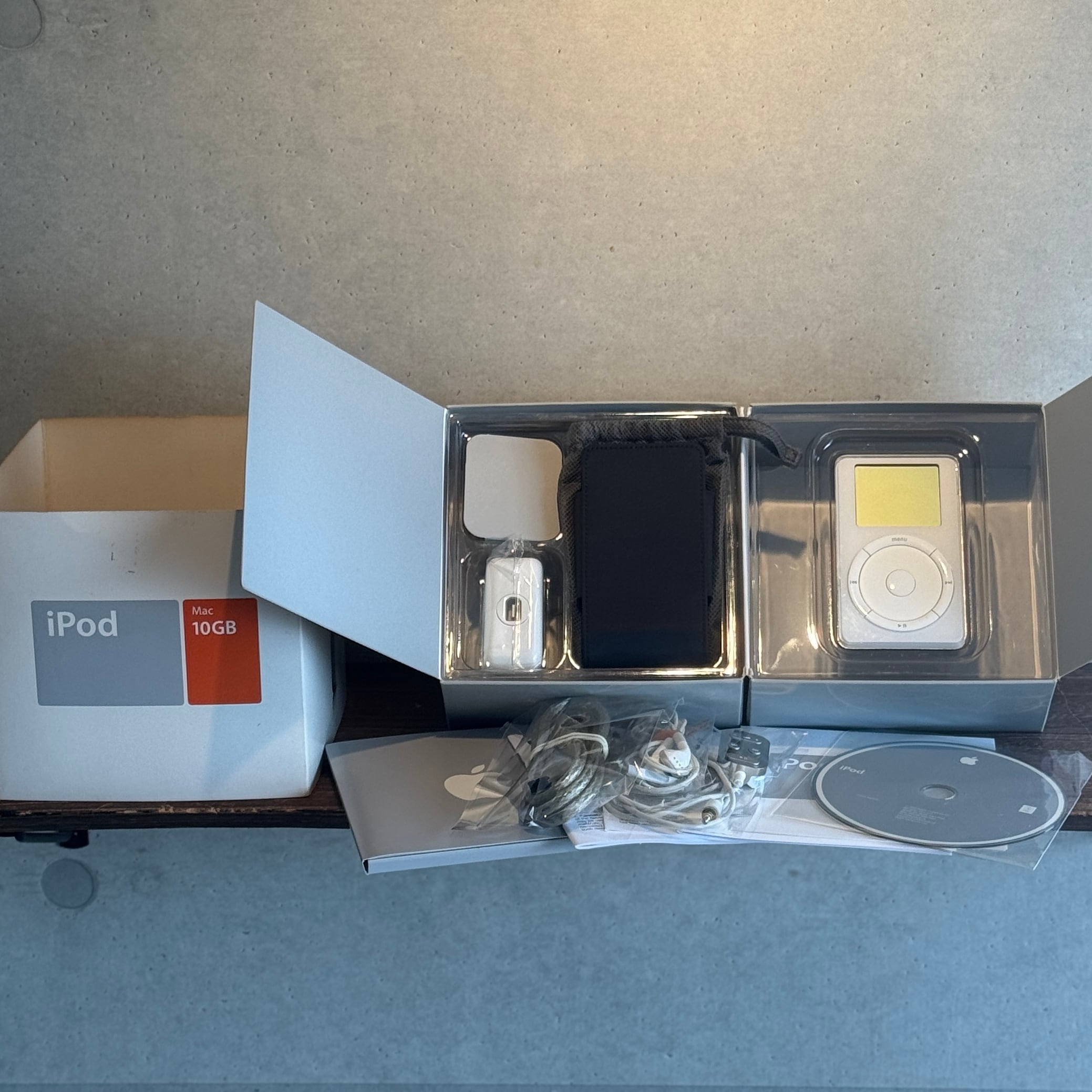 【完動美品】Apple 2世代 iPod 10GB フルセット 新品バッテリー 完動美品】Apple 第2世代 iPod 10GB 箱付 新品バッテリー交換済み