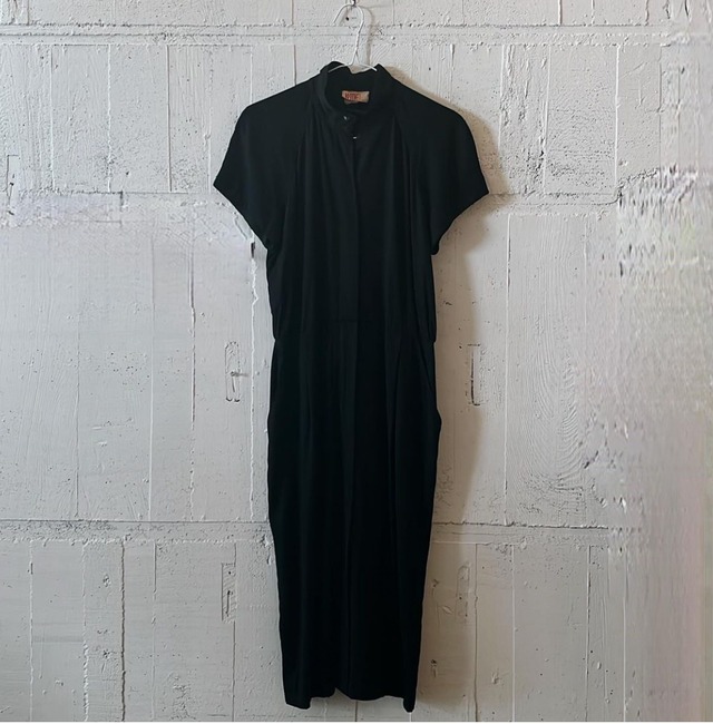 used/low-necked onepiece