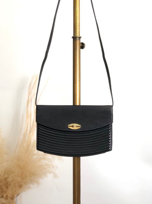 LOUIS VUITTON ルイヴィトン エピ ショルダーバッグ ブラック ターンロック レザー プレブール vintage ヴィンテージ オールド 6y7n33