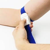 止血 バンド 駆血帯 ワンタッチ マジックテープ 式 ブルー 軽量 着脱簡単 (ブルー)