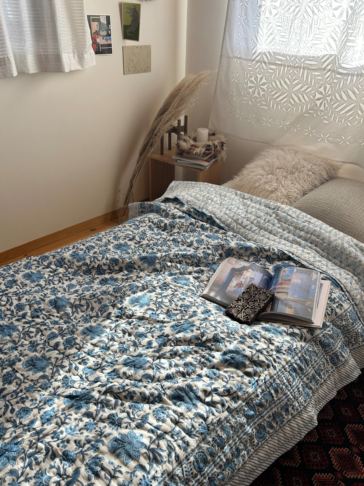 スカイブルー　フローラル　シングルサイズ　ブロックプリントキルト　インドのお布団　