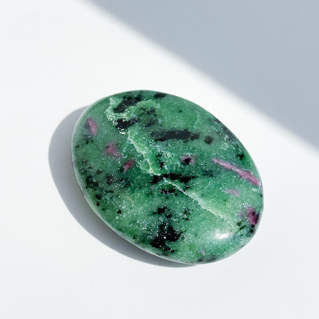 ルビーインゾイサイト パームストーン04◇ Ruby in Zoisite ◇天然石・鉱物・パワーストーン