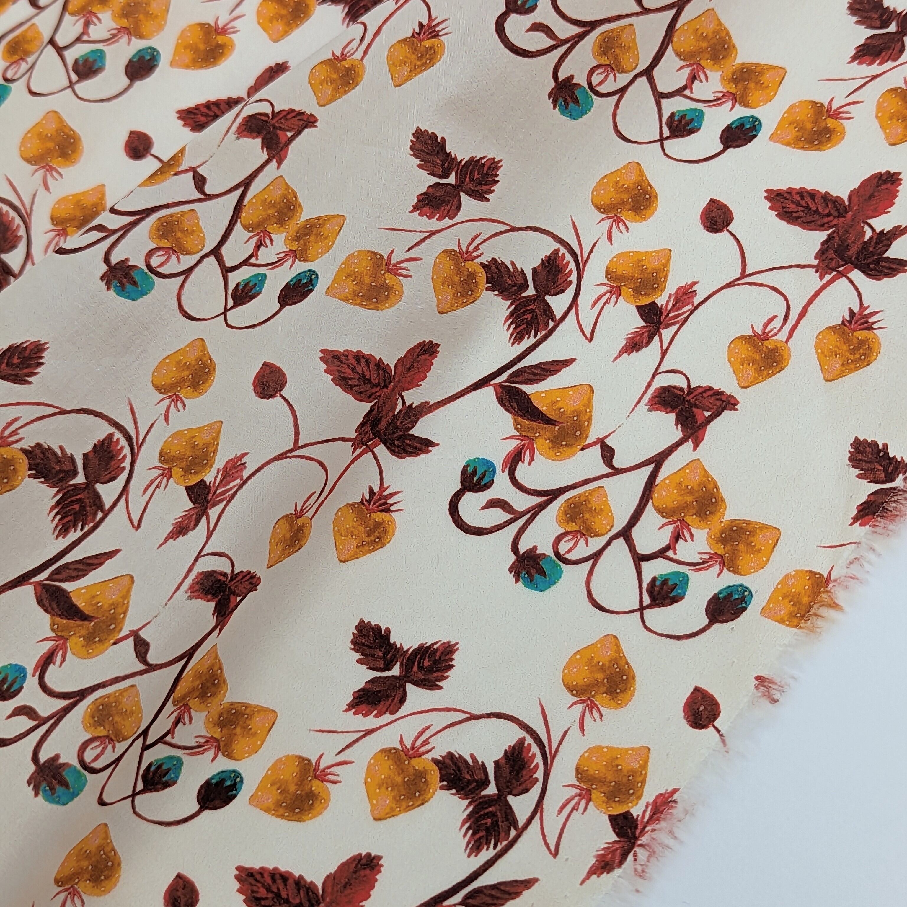 柄サイズ注意!◆輸入 リバティ LIBERTY タナローン Strawberry Fields ストロベリーフィールズ 約130×50cm