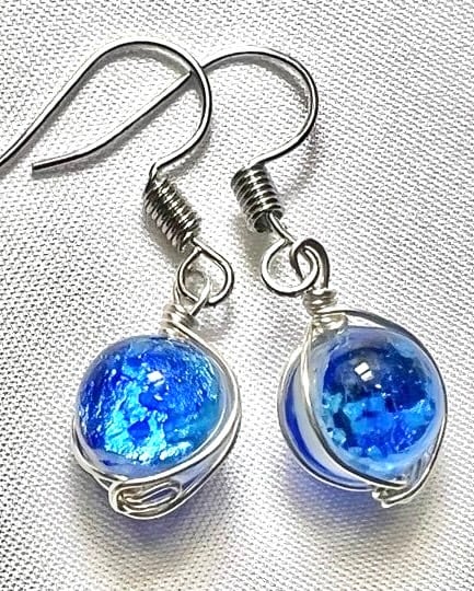 海を包んだ小さな青 ー 琉球ホタルガラス【蓄光】ピアス 宮古