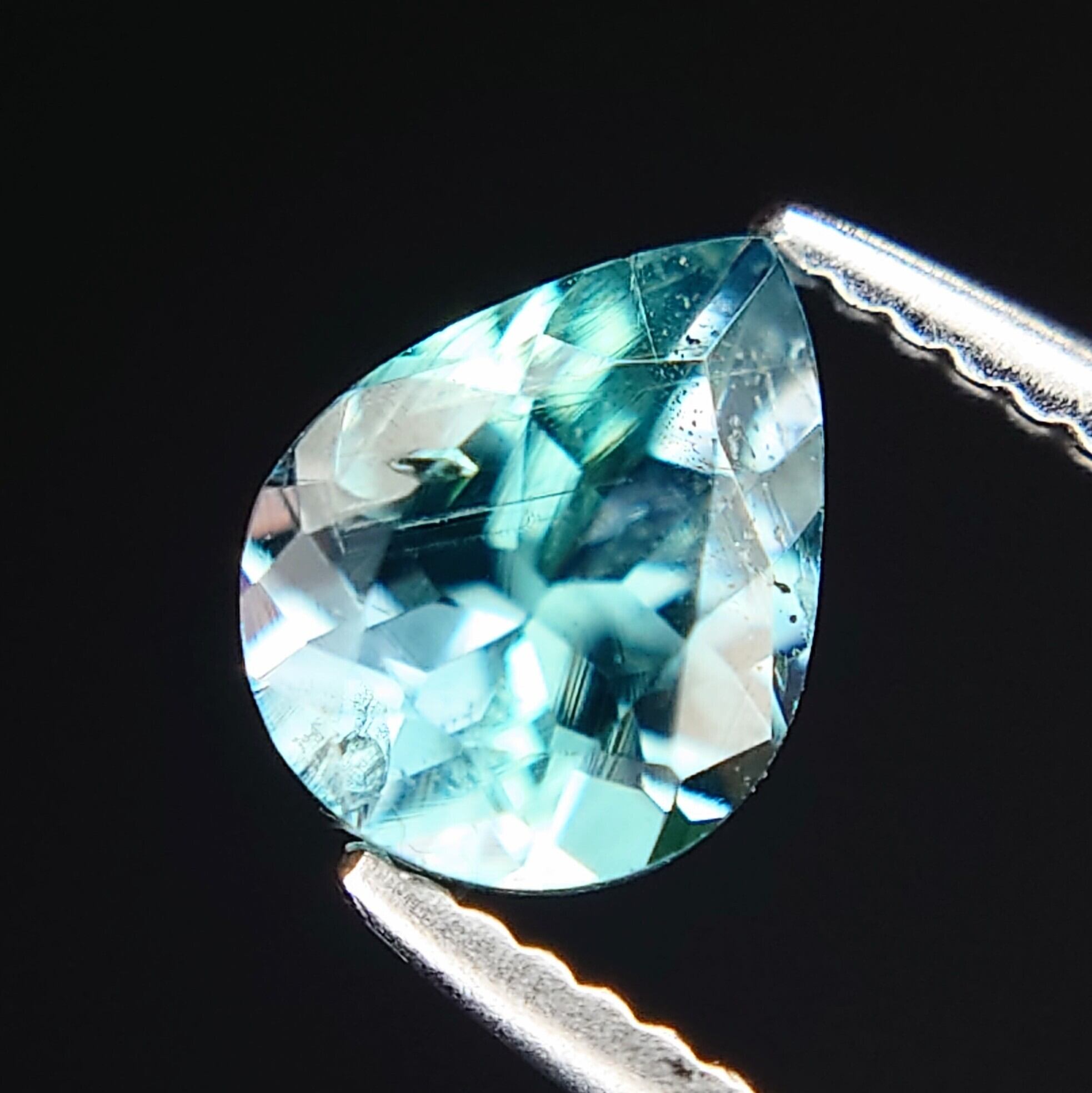 希少 Kornerupine 0.420ct Cr/Fe/V 日独成分分析済ソ付 ルース