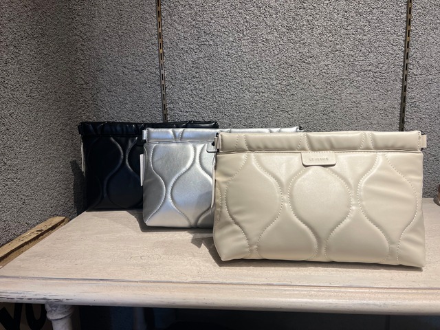 キルティングクラッチバッグ　【levernis】