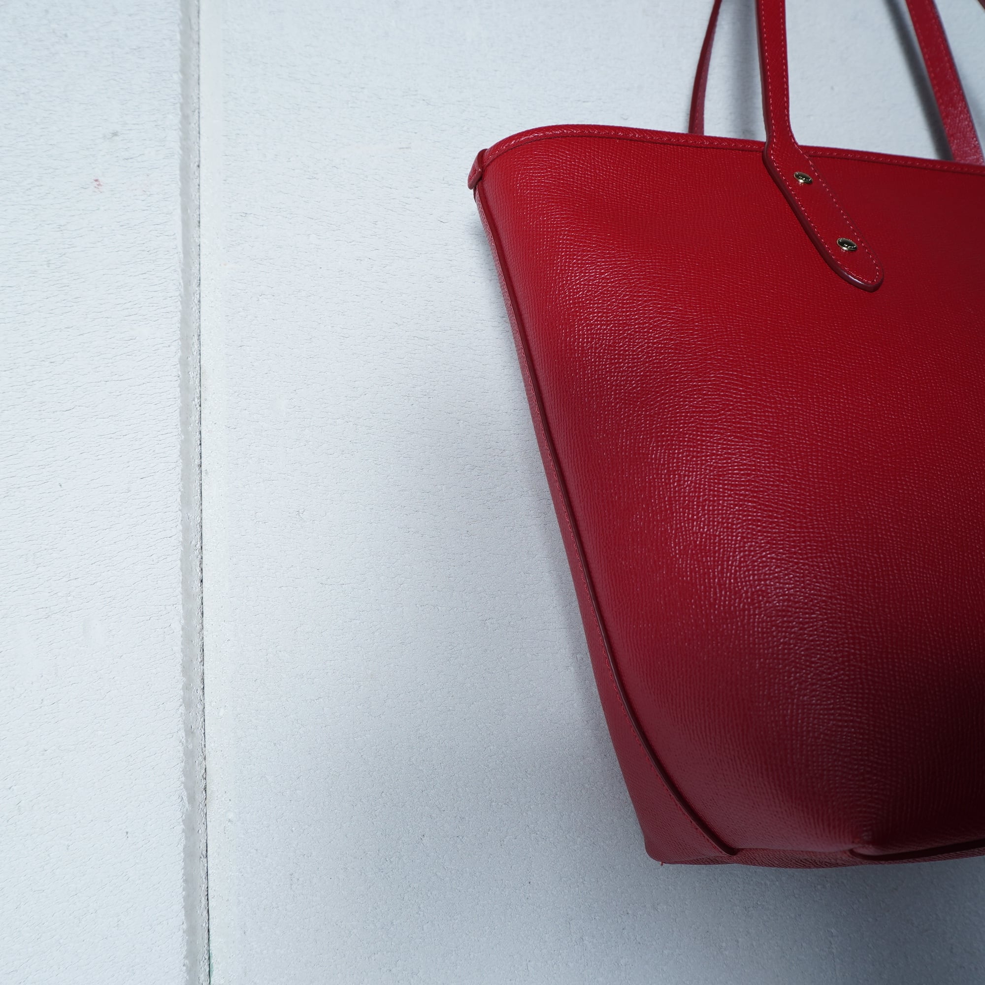 COACH】コーチ ロゴ入りシボ加工レザートートバッグ red | MIXHIVE