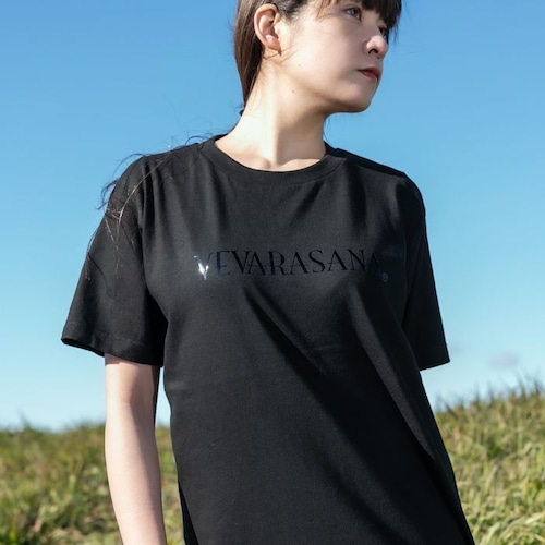 Tシャツ BLACK＆BLACKの配色がクール 黒 ブラックメタルのプリント 女性が着てもカッコいい レディース メンズ 半袖 ブランド かっこいい おしゃれ かわいい カジュアル S M L 送料無料 ユニセックス 春 夏 秋 【売れ筋】 【当店オススメ】