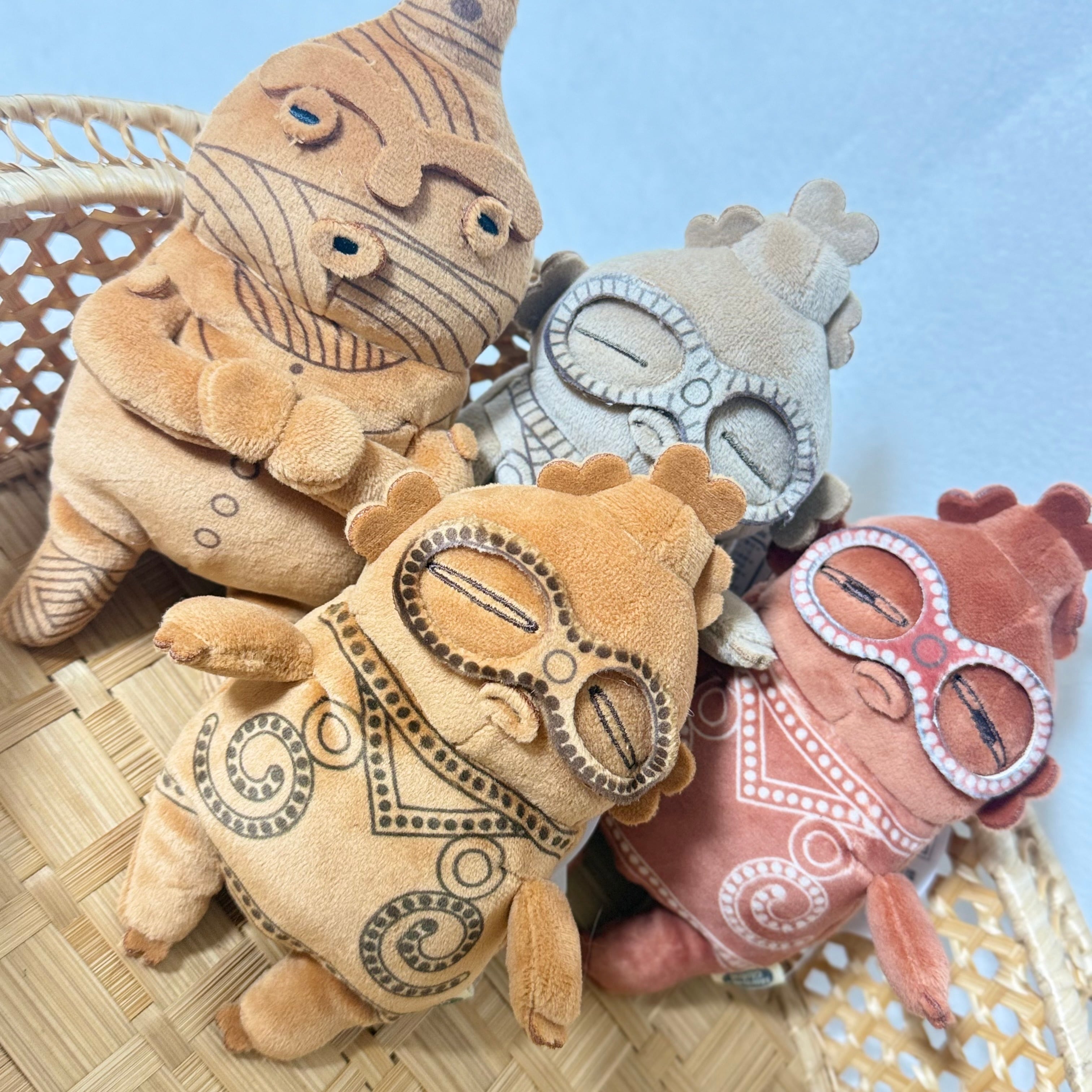 もちシリーズ 遮光器土偶 マスコット（赤錆色） | AM☆BASE