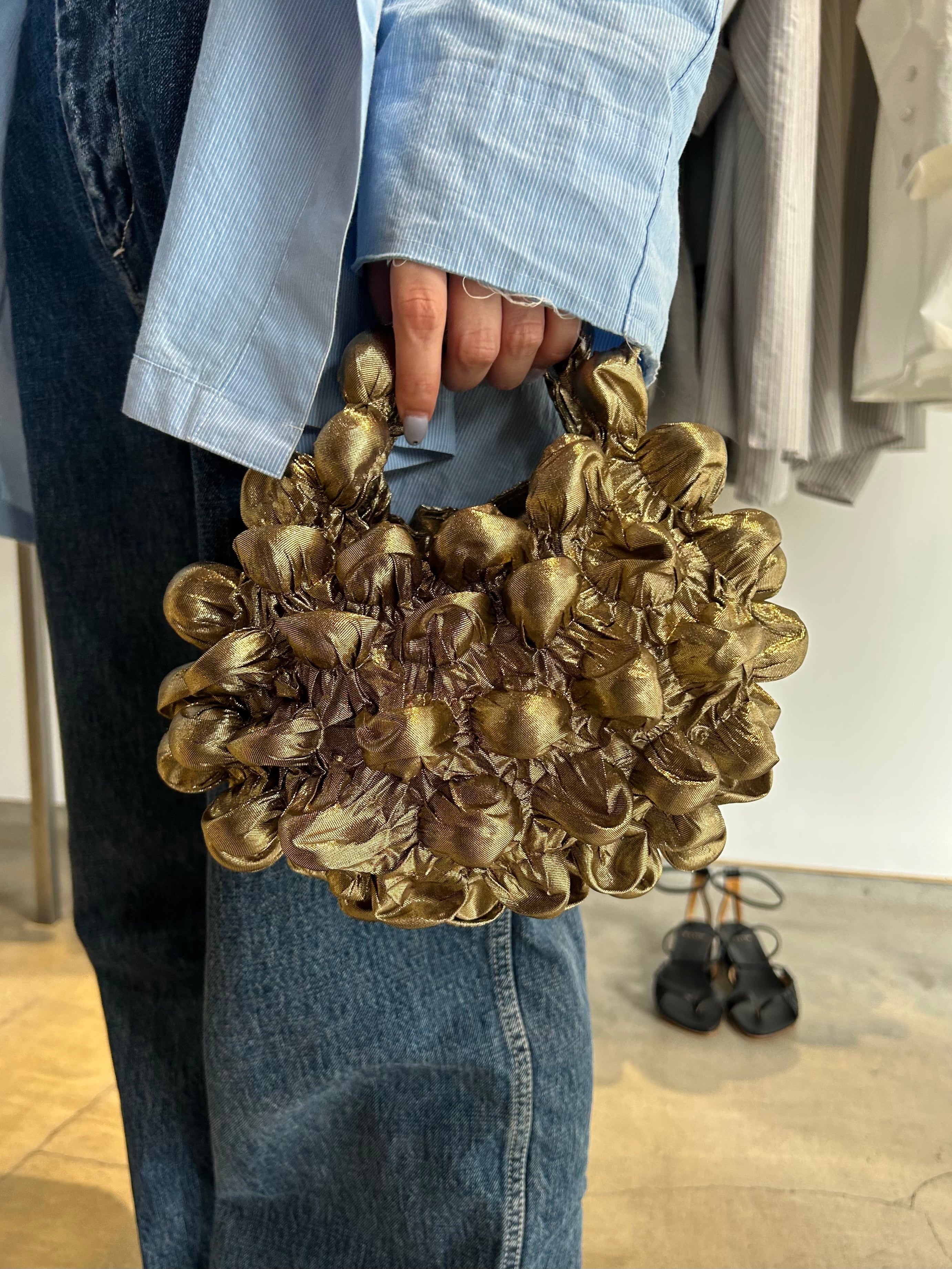 送料無料】BUNZABURO 文三郎 / Large Pom-Pom Bag Metallic 送料無料】BUNZABURO 文三郎 / Large Pom-Pom Bag Metallic