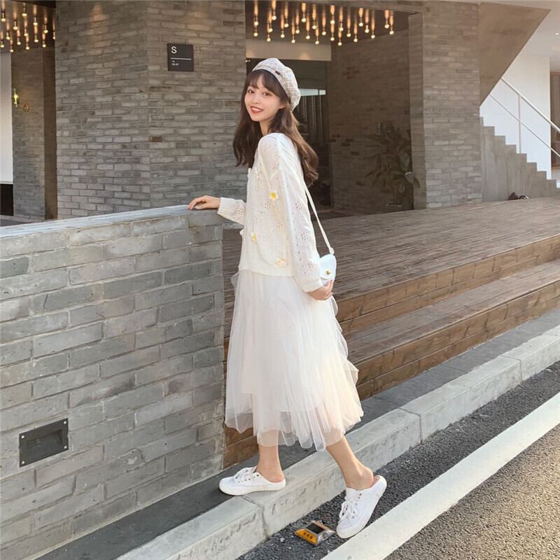 小花柄が可愛い 長袖にフリルスカートのイブニングドレス♩.• チュール