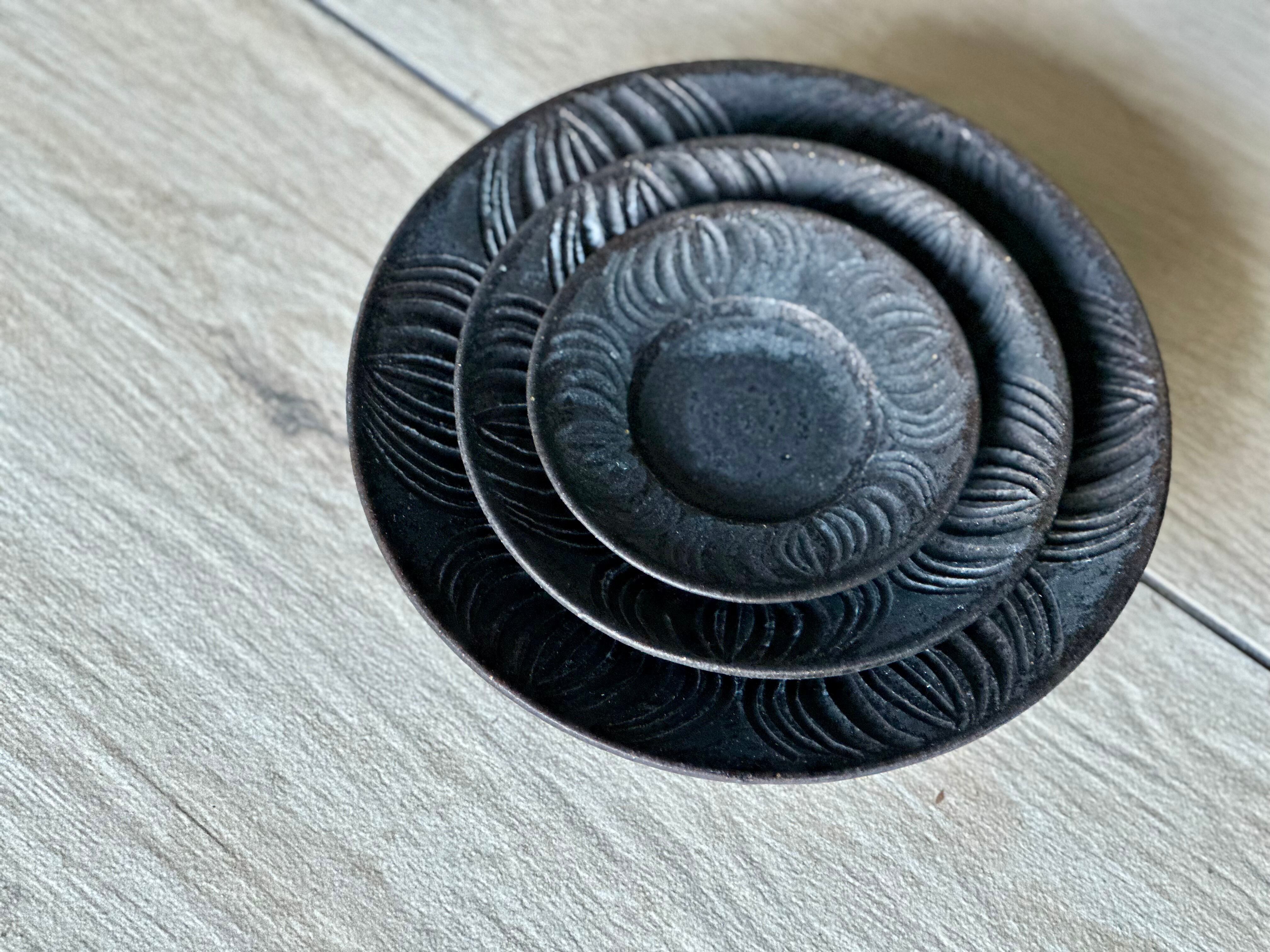 黒錆アンティークなお皿(直径14.5cm)