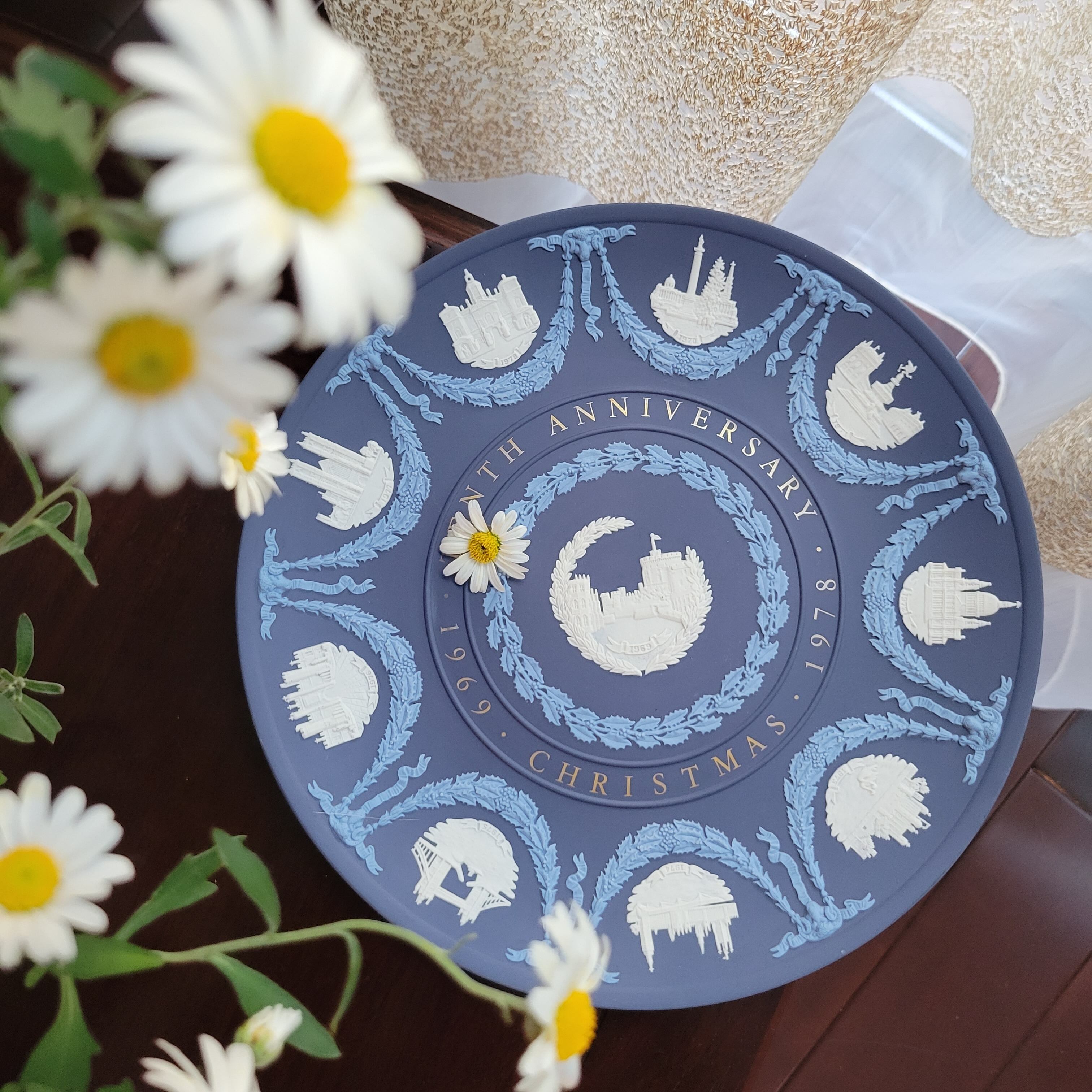 【ウェッジウッド】限定生産品！10周年記念クリスマスプレート