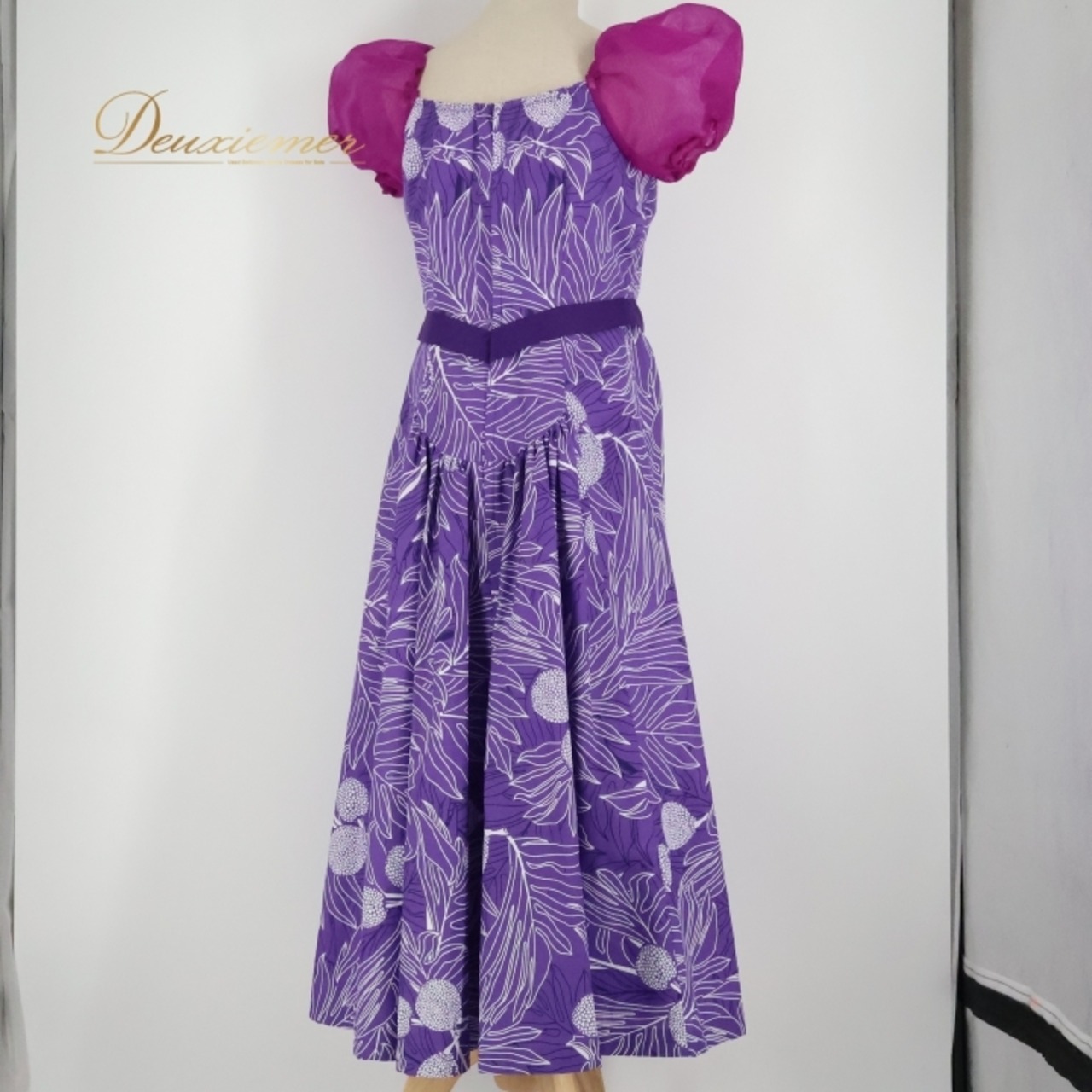 フラダンス 衣装 ワンピース ドレス パープル系 アロハスタンダード 日本製 ハワイアンプリント アロハ レッスン 練習 フラ ダンス かわいい おしゃれ 上品 大人 パフスリーブ 透け感 シースルー ALOHA STANDARDS ホワイト系 紫 白 ふんわり フラダンス ワンピース ハワイアン おしゃれ衣装 大人用 パープルカラー 透けパフスリーブ コンサート 衣装 おしゃれドレス フラレッスン用 かわいいデザイン レディースファッション ふんわりドレス