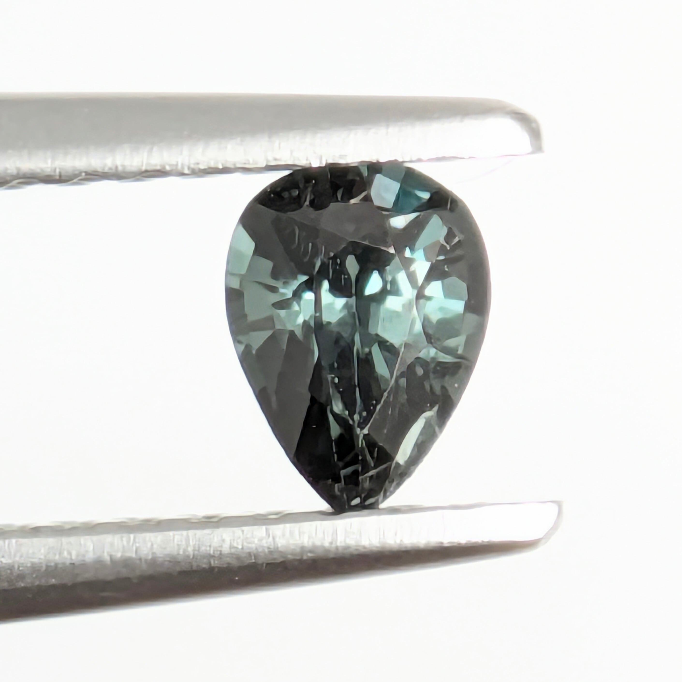 ベキリーブルーガーネット(カラーチェンジ)ルース 【0.338ct