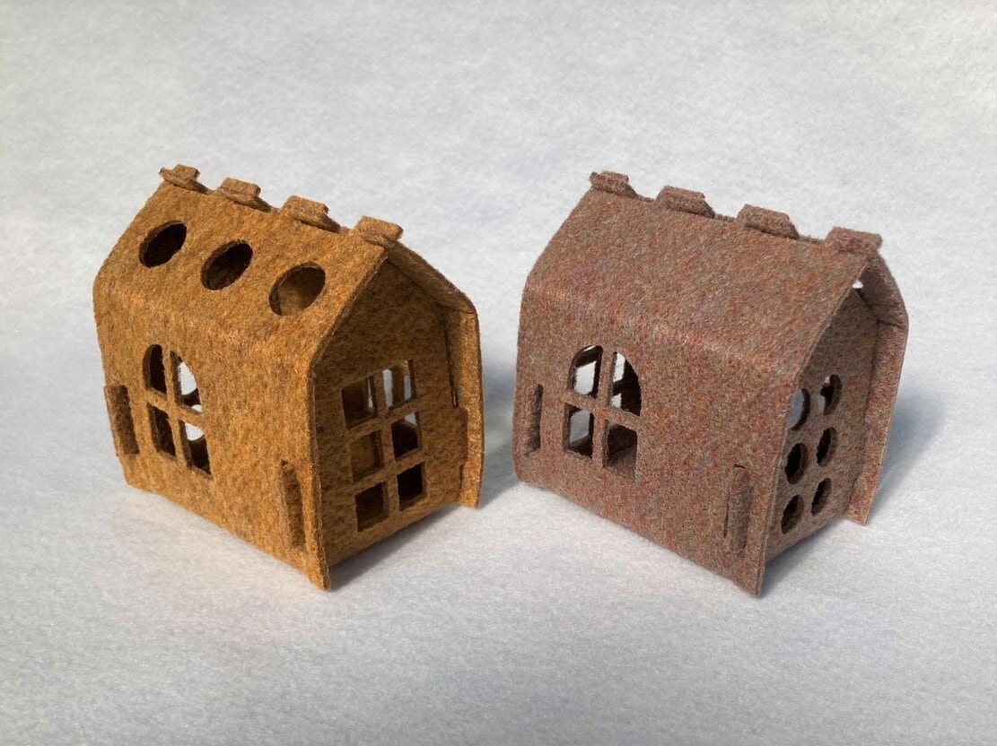 わんちゃんのフードを探すおもちゃ。