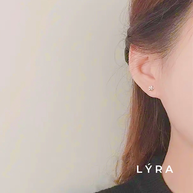 デイジーグロウピアス