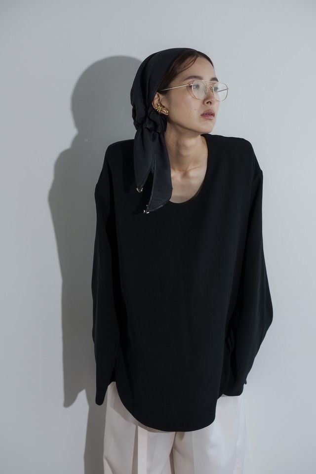 Sculpt U-neck tops(black)９月末から１０月上旬頃発送