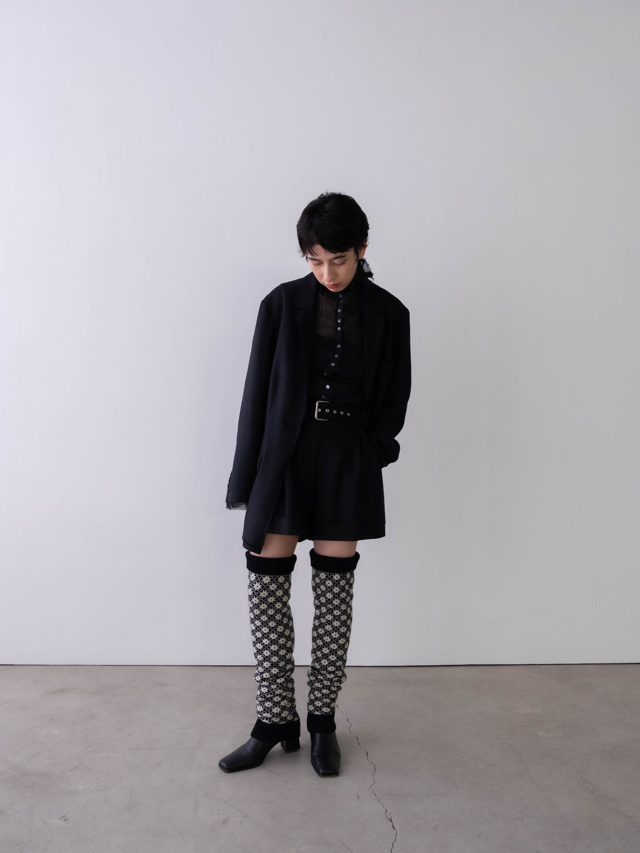 ERiKOKATORi/EK11-1-4 wool linen gauze highneck top Black