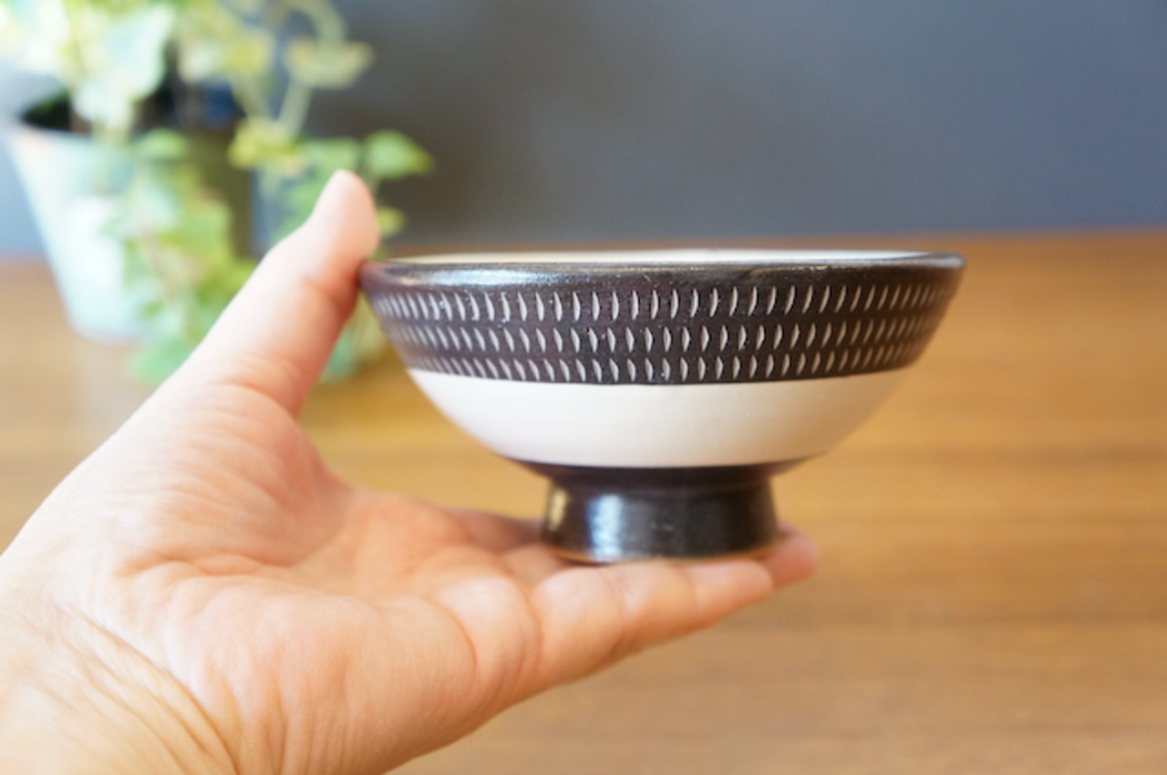 小石原焼  カネハ窯   お茶碗　小　黒白 ［23-387］