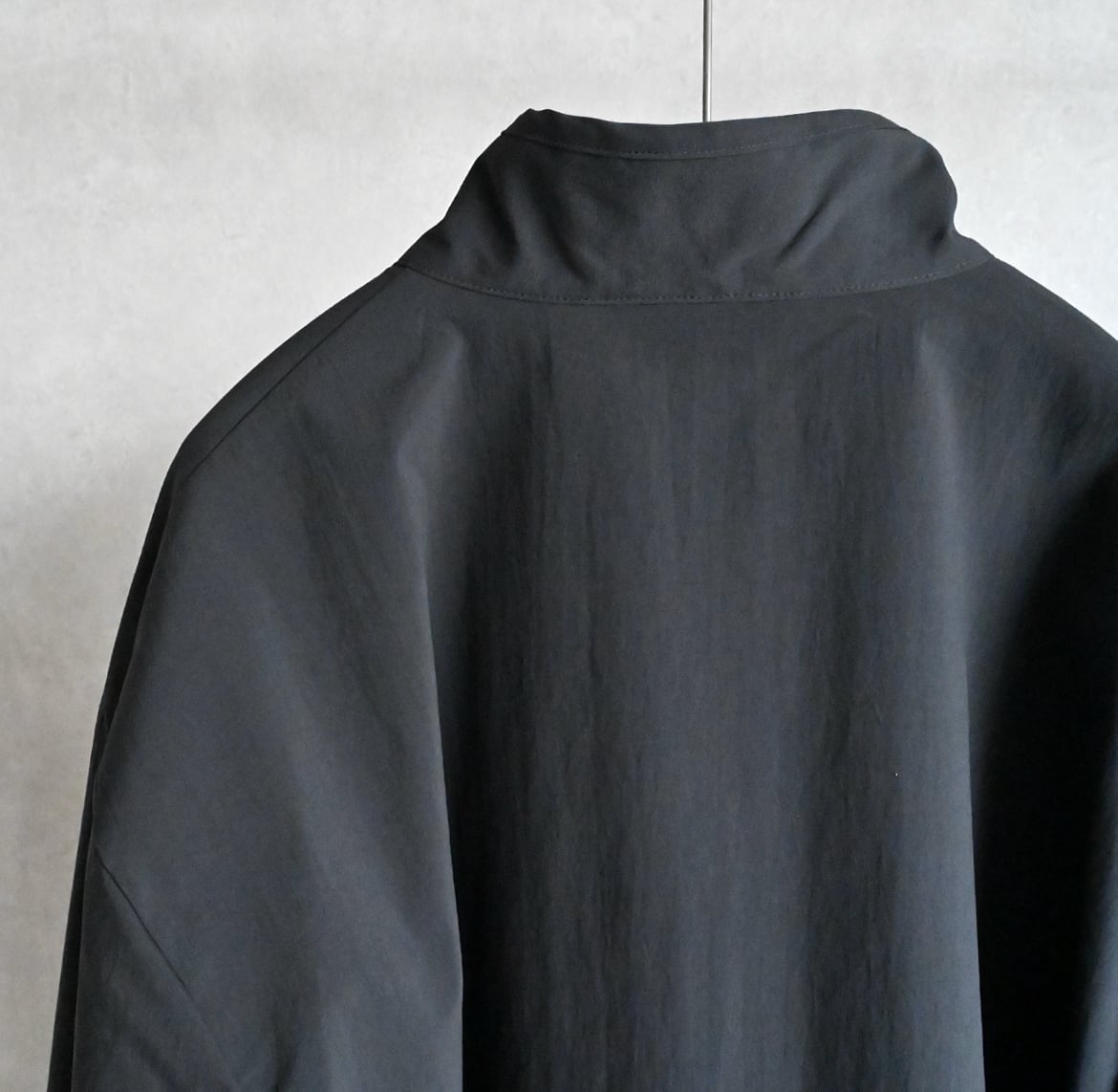 25SS》【STILL BY HAND】HALF ZIP HIGH NECK ANORAK スティル 25SS》【STILL BY HAND】HALF ZIP HIGH NECK ANORAK スティル